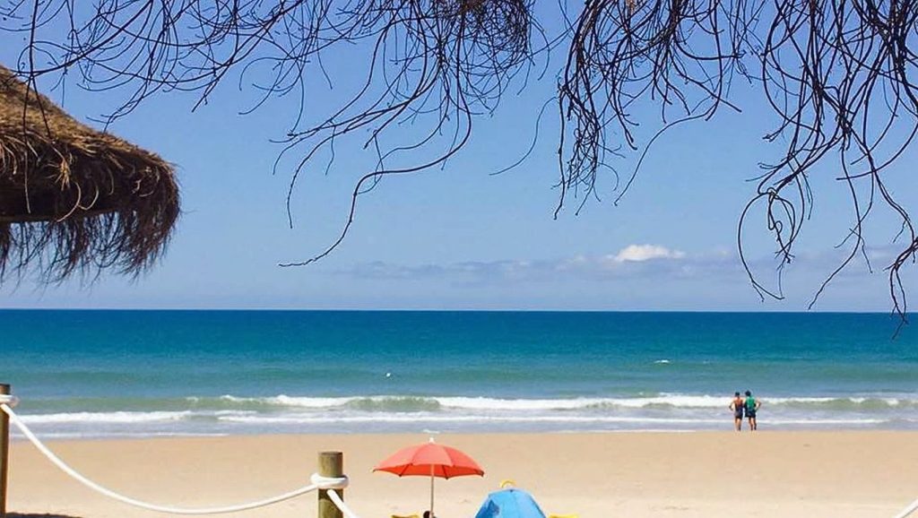Panorámica de Playa de la Fontanilla con arena y mar, Moguer