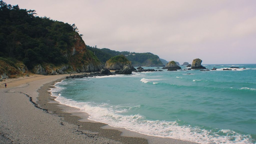 Entorno natural de Playa de la Isla en Asturias