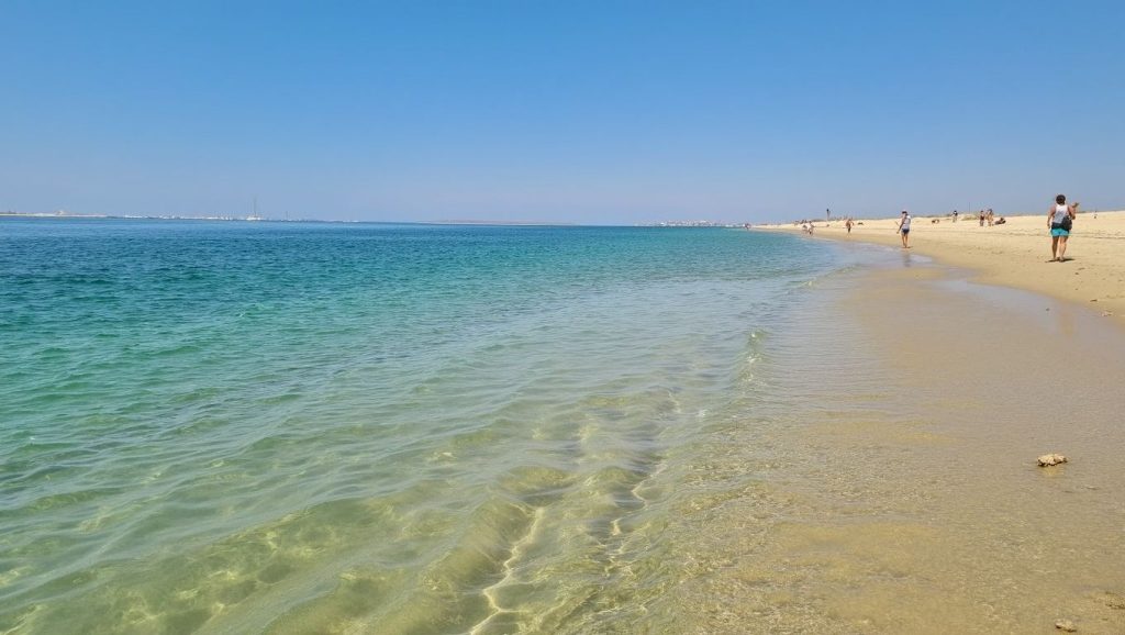 Panorámica completa de Playa de la Isla de las Gaviotas, playa de Isla Cristina