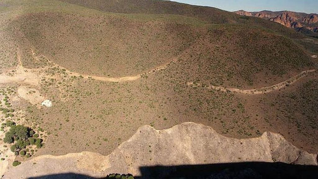 Agua y arena en Playa de La Isleta del Moro, Níjar