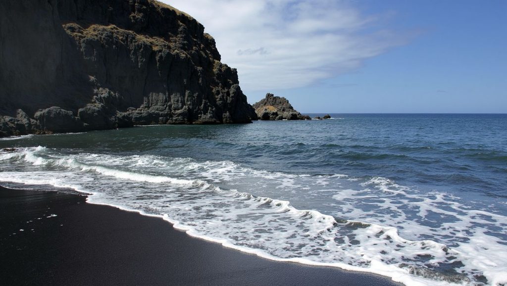 Olas y surf en Playa de la Zamora Chica, Fuencaliente de La Palma (La Palma)