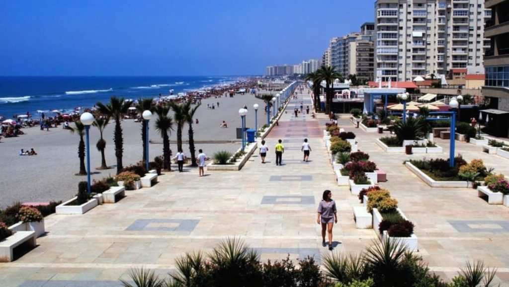 Amplio horizonte marino en Playa de Lagos de Torrox, Torrox