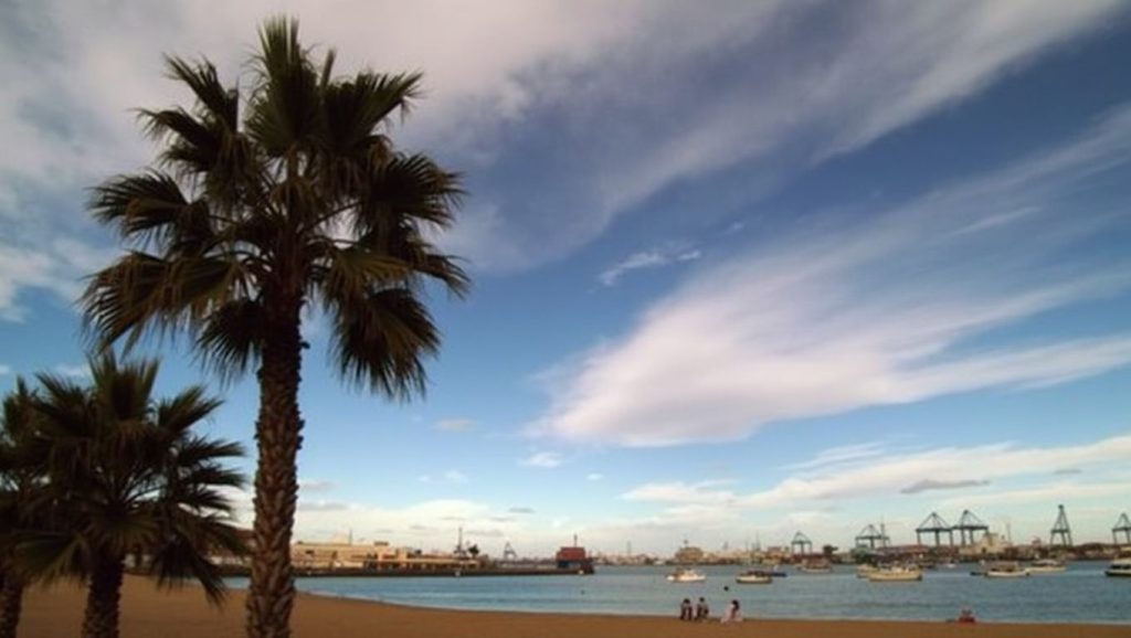 Entorno natural de Playa de Las Alcaravaneras en Gran Canaria