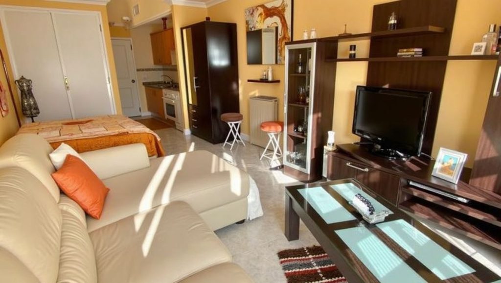 Playa Las Brisas desde la arena, Benalmádena, Málaga