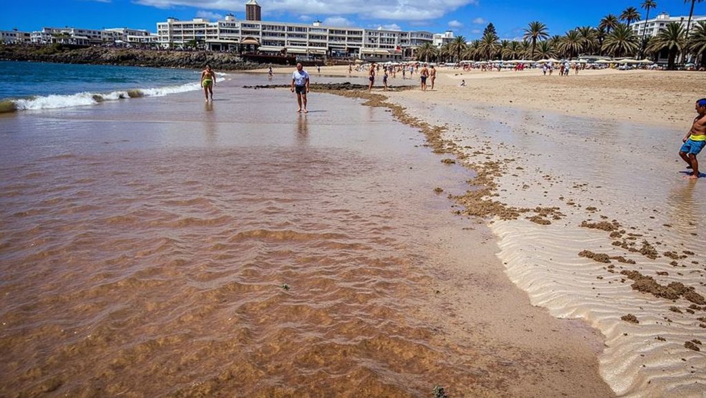 Aguas de Playa de las Cucharas en Arrecife (Lanzarote)