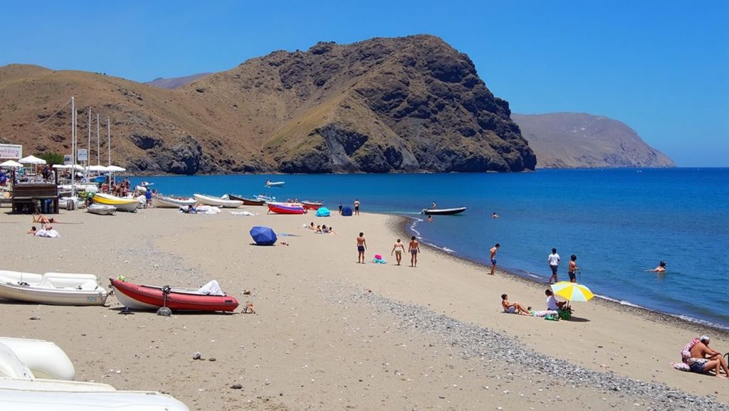 Panorámica de Playa de Las Negras con arena y mar, Níjar