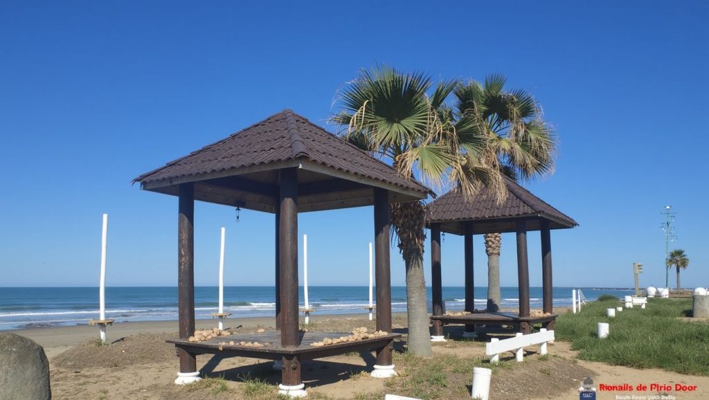 Orilla tranquila de Playa de las Tres Piedras, playa de Chipiona
