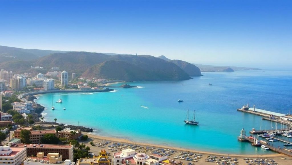 Entorno natural de Playa de Los Cristianos en Tenerife
