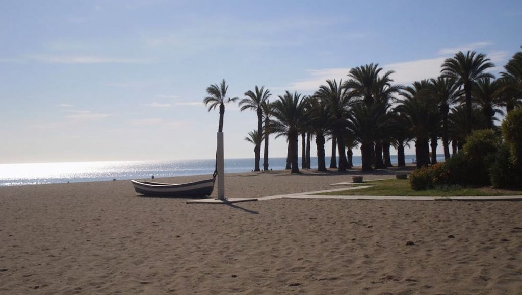 Vista de Playa de Los Álamos en Torremolinos, Málaga
