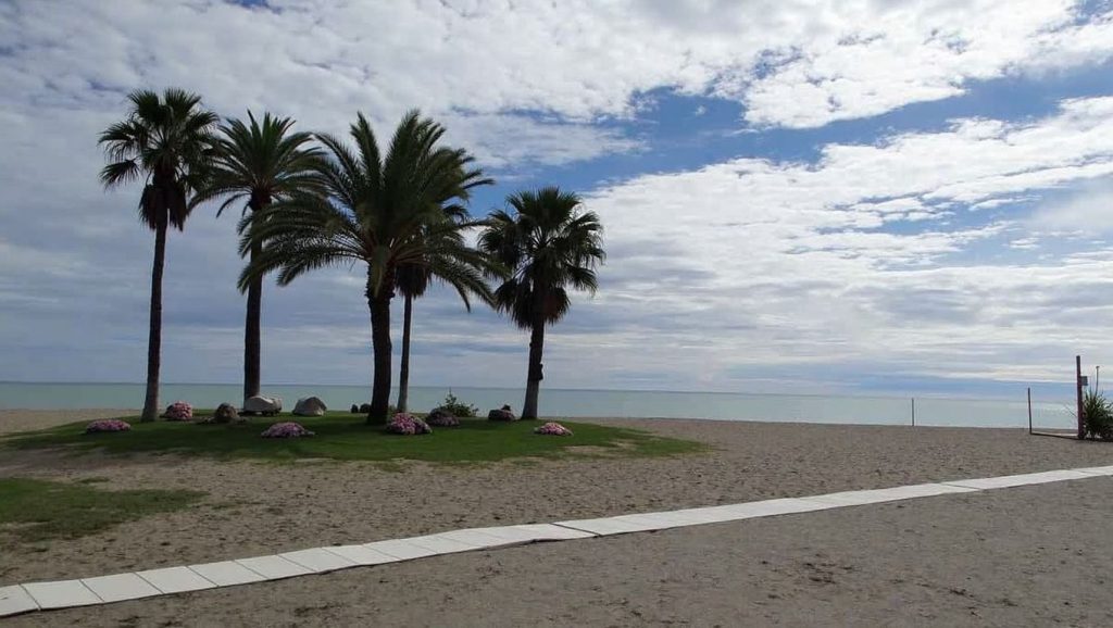Línea de costa en Playa de los Álamos, Torremolinos