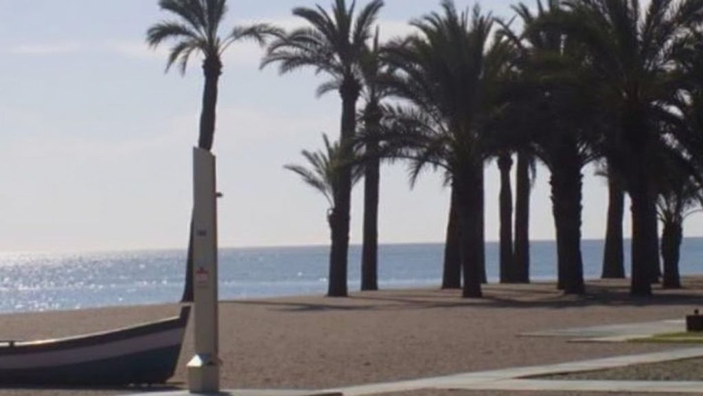 Vista del litoral en Playa de Los Álamos, Torremolinos