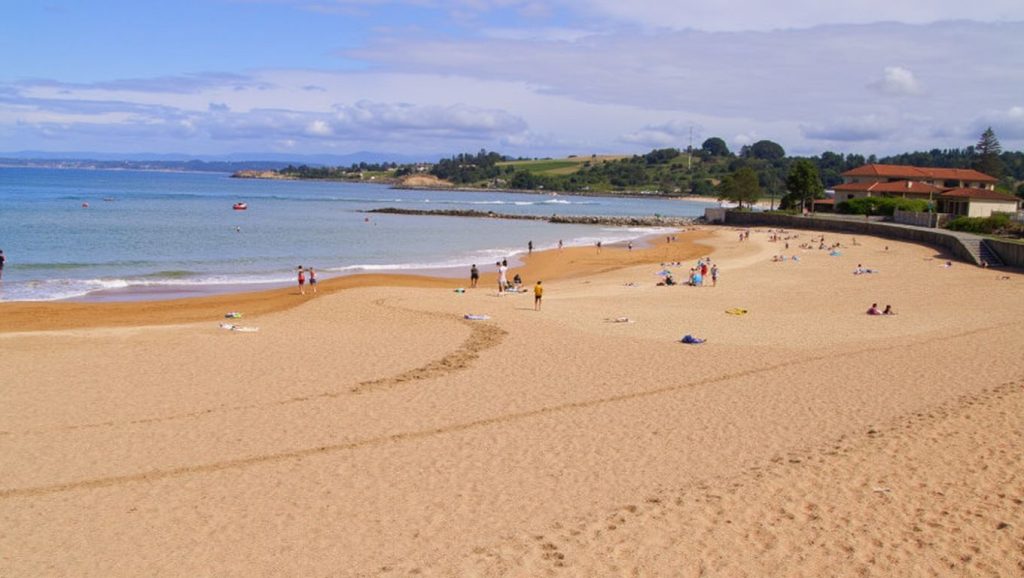 Aguas de Playa de Luanco en Gozón (Asturias)