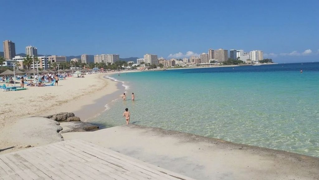 Playa de Magaluf (Calvià) — playa en la costa de Mallorca