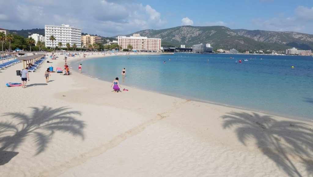 Agua y arena en Playa de Magaluf, Calvià