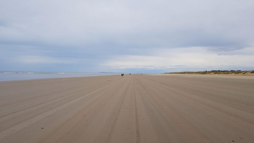 Panorámica de Playa de Malandar con arena y mar, Almonte