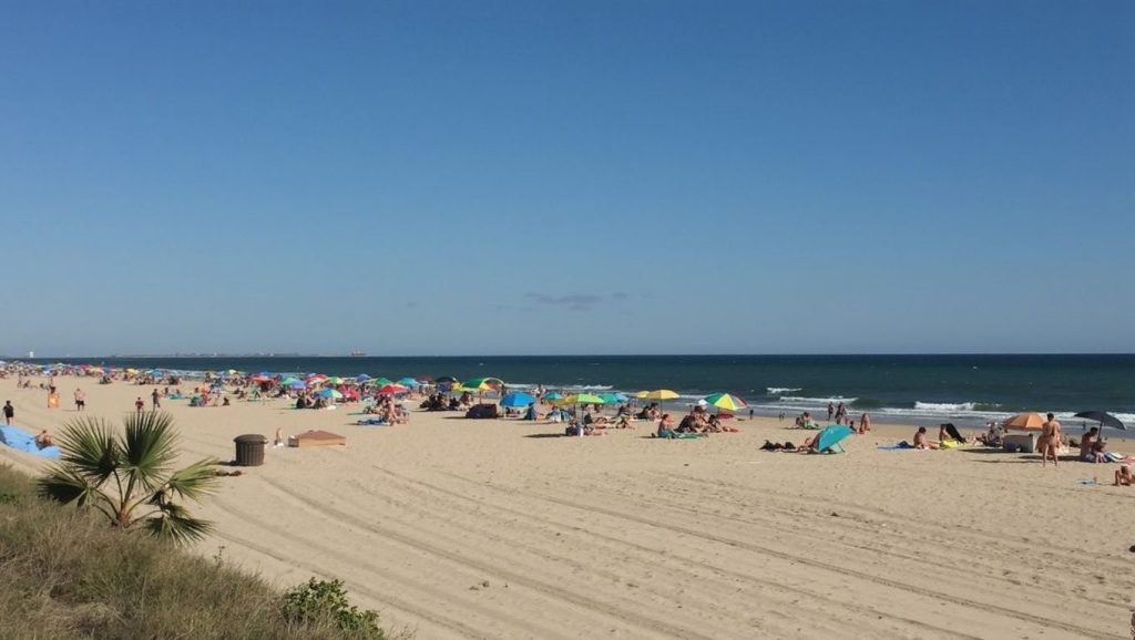Arena y mar en Playa de Matalascañas, Almonte, Huelva