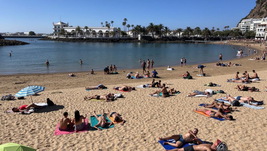 Entorno natural de Playa de Mogán en Gran Canaria