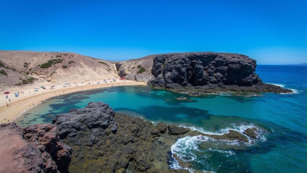 Entorno natural de Playa de Papagayo en Lanzarote