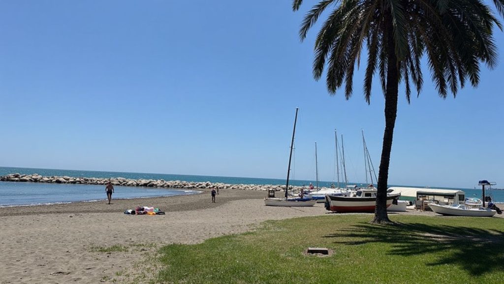 Panorámica completa de Playa de Pedregalejo, playa de Málaga