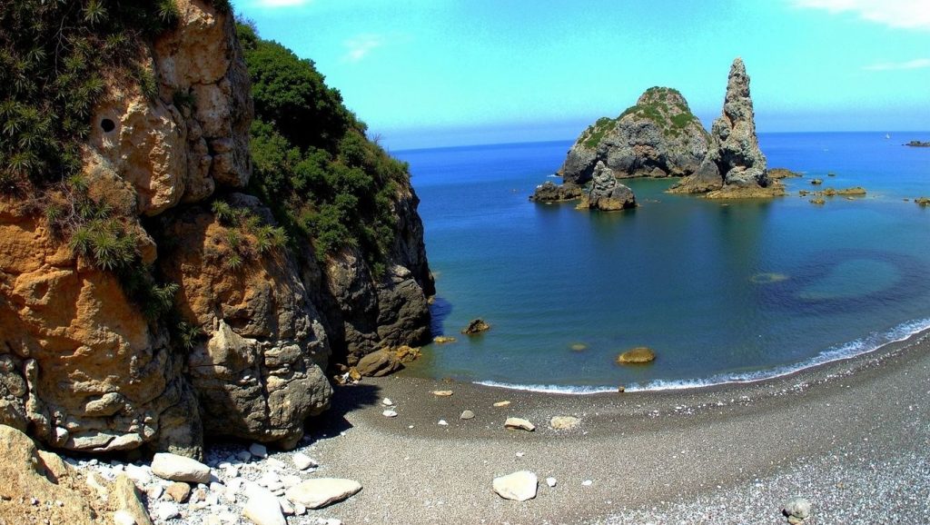 Aguas de playa de Pendueles o Castiellu en Asturias (Asturias)