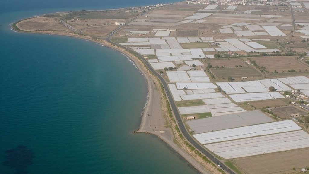 Orilla tranquila de Playa de Perros El Bobar, playa de Almería