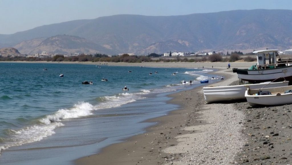Agua y arena en Playa de Perros El Perulejo, Mojácar