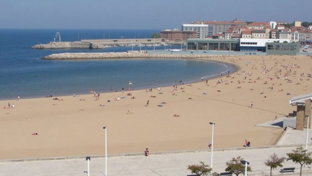 Aguas de Playa de Poniente en Asturias (Asturias)