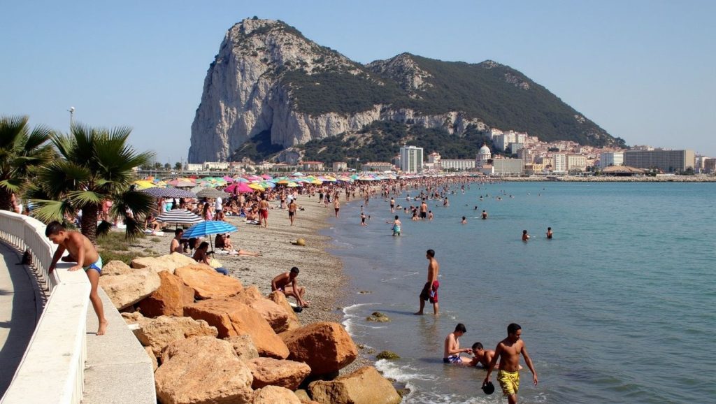 Acceso a Playa de Poniente desde el aparcamiento, La Línea de la Concepción