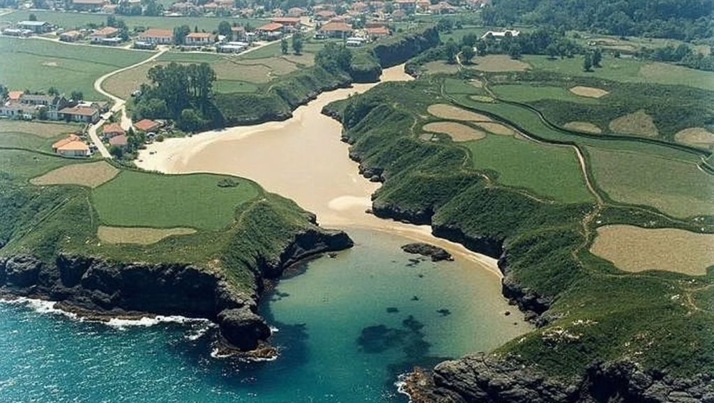 Entorno natural de Playa de Poo en Asturias