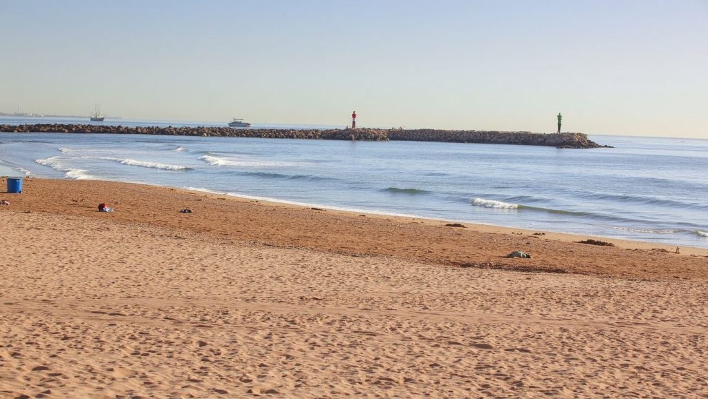 Playa de Port Saplaya — foto 2 de 6