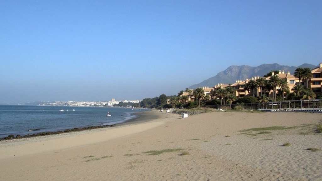 Vista general de Playa de Río Real, Marbella