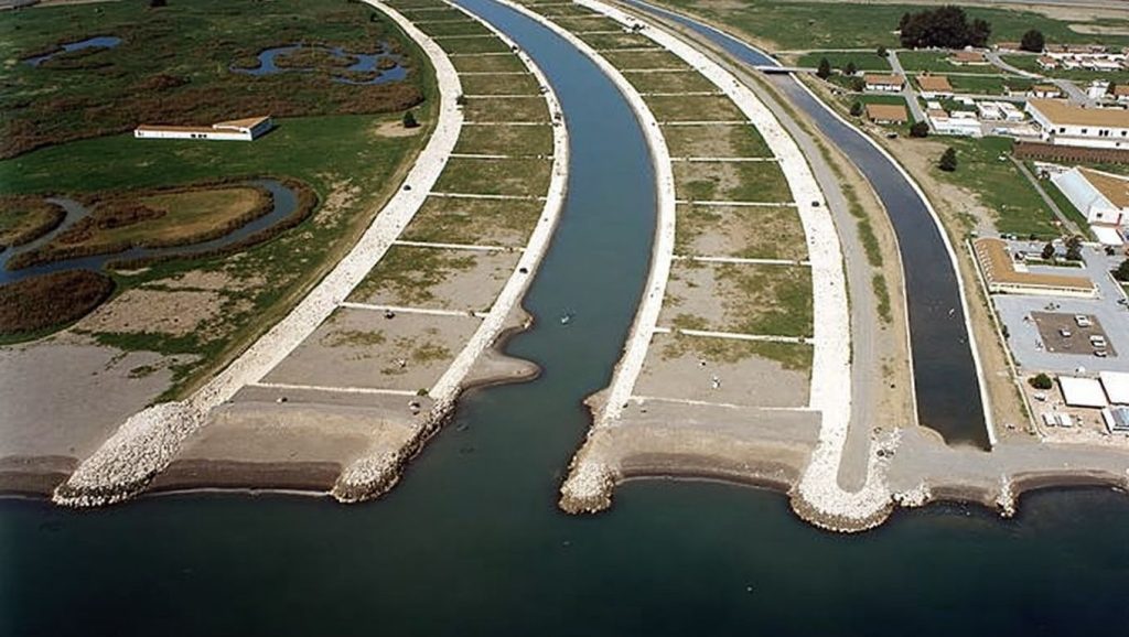 Panorámica de Playa de Sacaba con arena y mar, Málaga