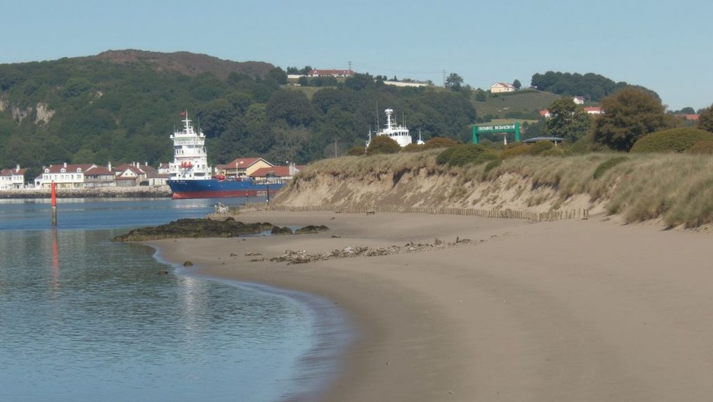 Costa de Playa de San Balandrán en Avilés, Asturias