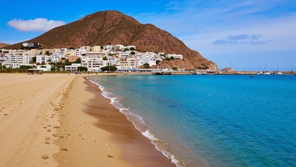 Vista de Playa de San José en Níjar, Almería