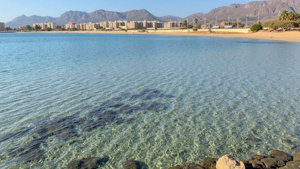 Agua y arena en Playa de San Juan de los Terreros, Pulpí