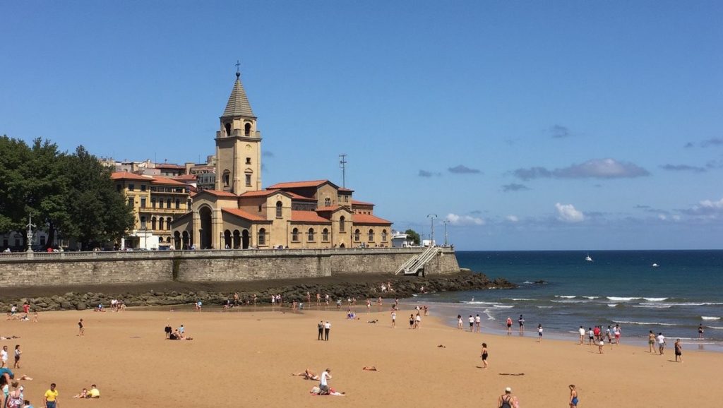 Playa de San Lorenzo en Asturias (Asturias)