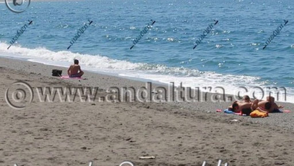 Detalle del agua en Playa de San Nicolás, Adra, Almería