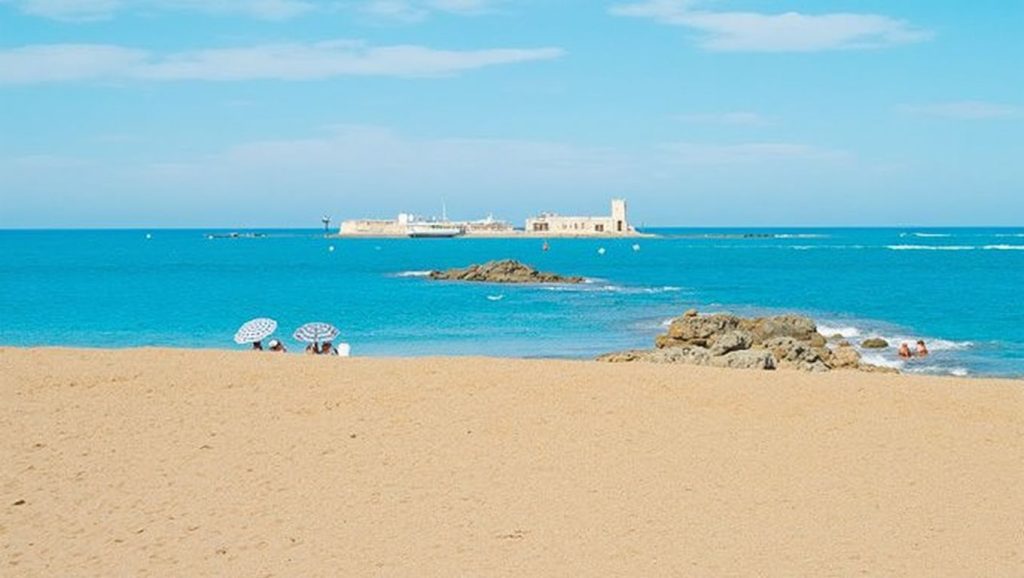 Arena y orilla en Playa de Sancti Petri, Chiclana de la Frontera, Cádiz