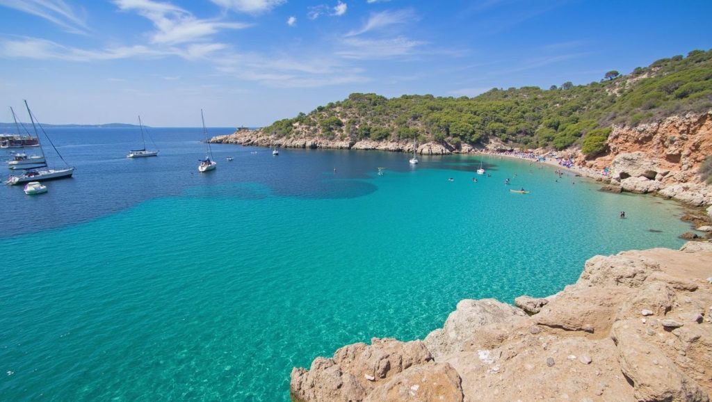 Panorámica de Playa de Sant Antoni con cielo despejado, Sant Antoni de Portmany