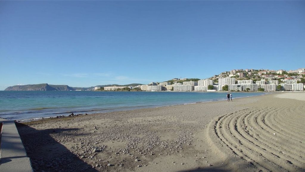 Arena y orilla en Playa de Santa Ponça, Calvià, Mallorca