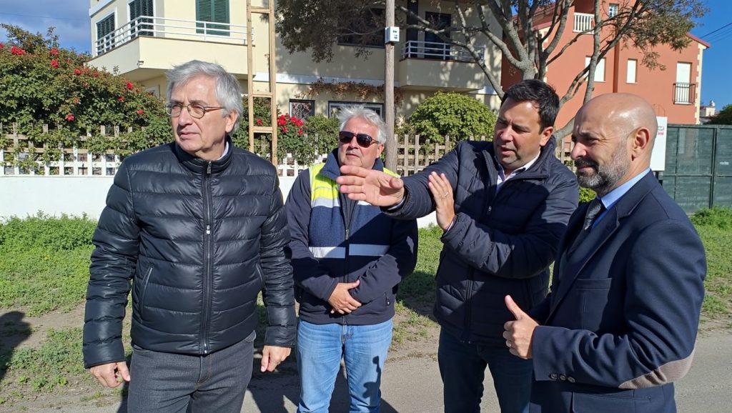 Agua y arena en Playa de Torre de Benagalbón, Rincón de la Victoria