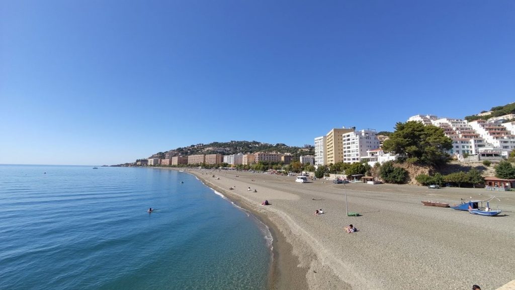 Playa de Velilla (Almuñécar) — playa en la costa de Granada