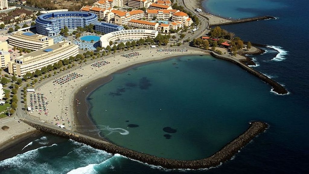 Entorno natural de Playa El Cabezo en Tenerife