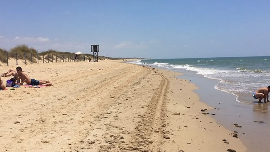 Playa del Camarón (Chipiona) — playa en la costa de Cádiz
