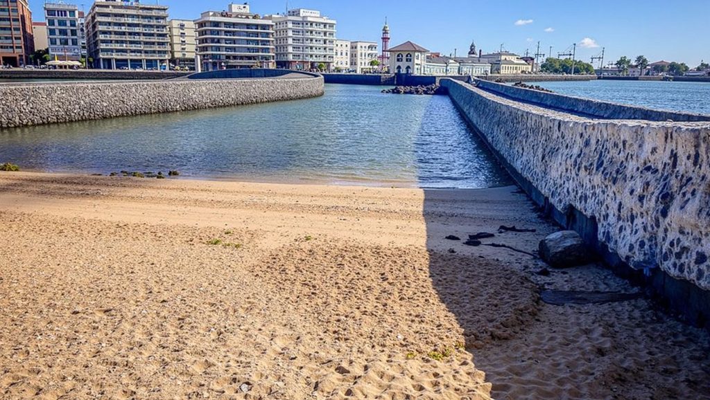 Aguas de Playa del Castillo de San Gabriel en Arrecife (Lanzarote)