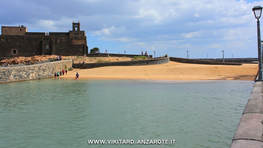 Entorno natural de Playa del Castillo de San Gabriel en Lanzarote