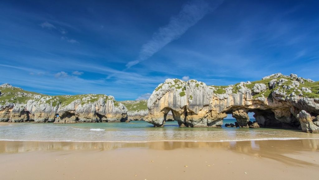 Entorno natural de Playa del Castro en Asturias