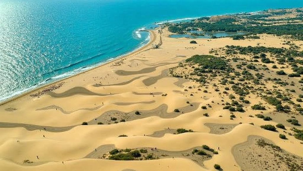 Costa natural de Playa del Inglés en San Bartolomé de Tirajana (Maspalomas), Gran Canaria