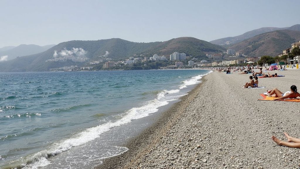 Vista general de Playa del Mayorazgo, Salobreña