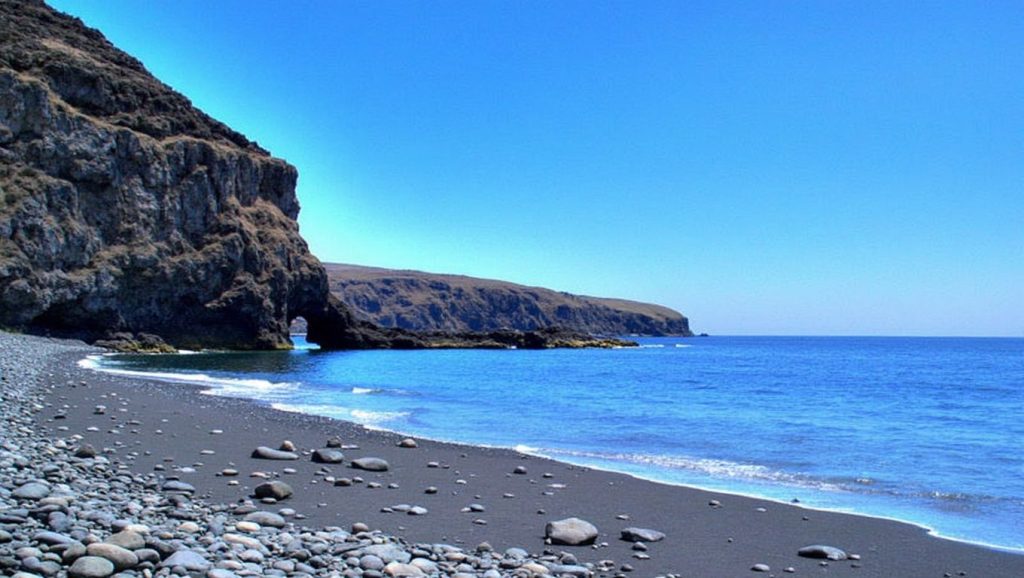 Costa natural de Playa del Medio en Playa de Santiago, La Gomera